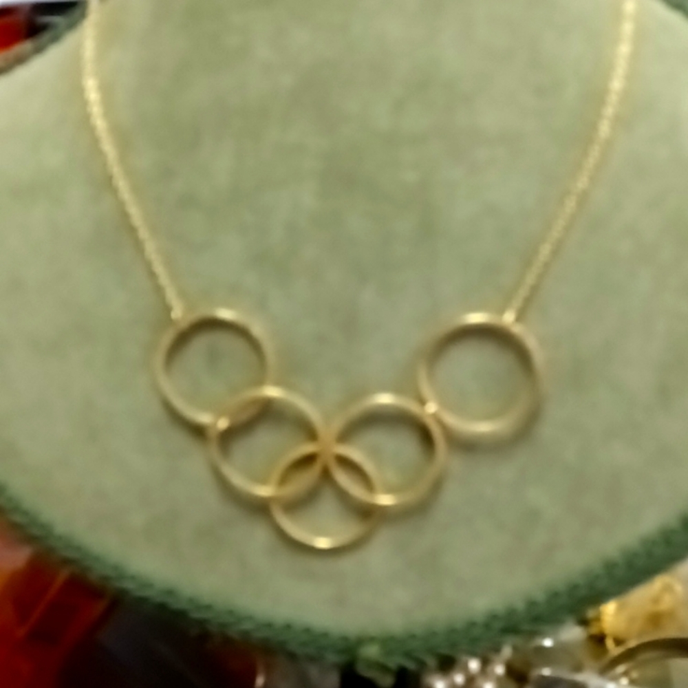 Vintage Avon gold tone circle necklace